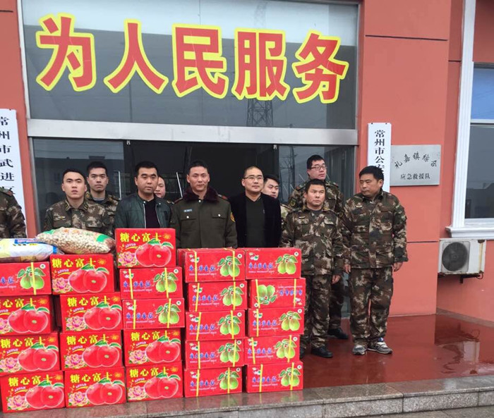 江蘇林輝塑業(yè)老總春節(jié)慰問消防官兵 江蘇林輝塑業(yè)老總春節(jié)慰問消防官兵