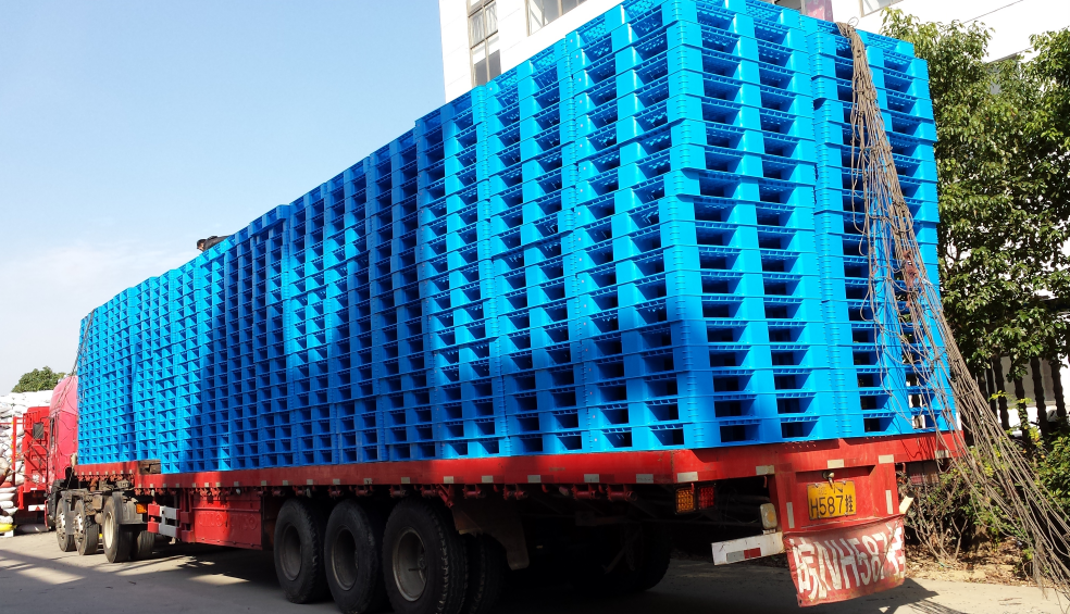 1210田字輕型塑料托盤裝車發(fā)貨 1210田字輕型塑料托盤裝車發(fā)貨