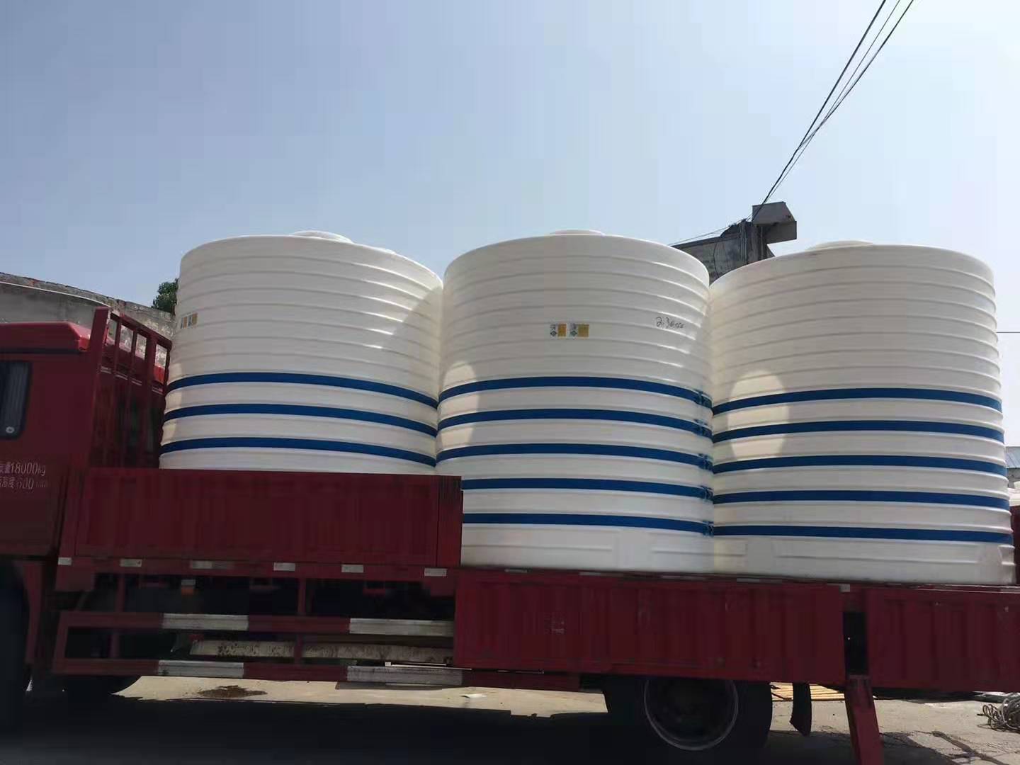 塑料儲罐裝車發(fā)貨 塑料儲罐裝車發(fā)貨