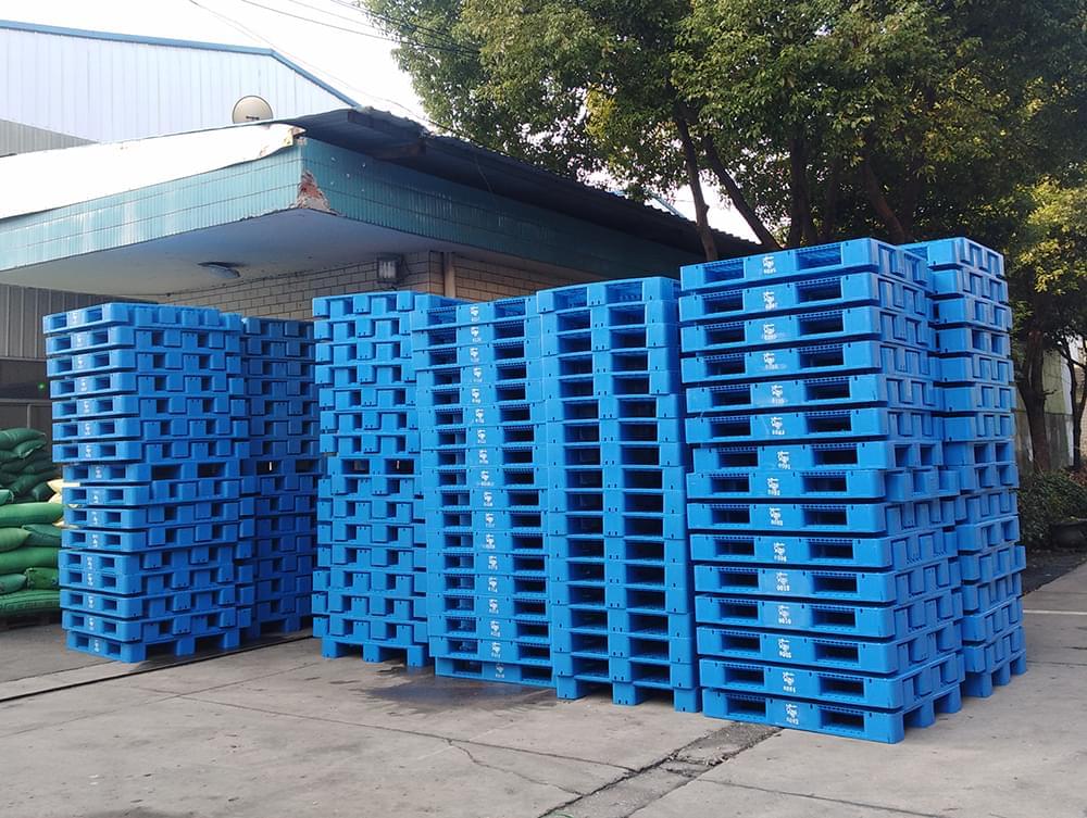 川字網(wǎng)格塑料托盤，一種可以上貨架的塑料托盤