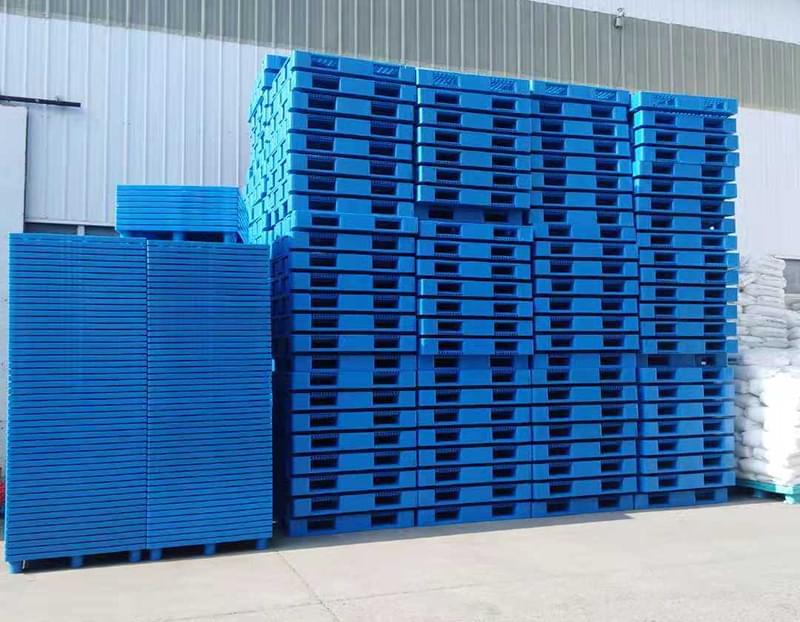 如何根據(jù)貨物承重要求選擇合適的塑料托盤？