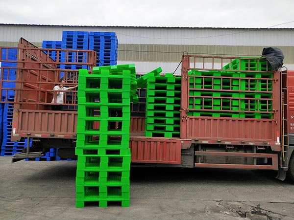 綠色等有顏色塑料托盤價格是不是會很貴？