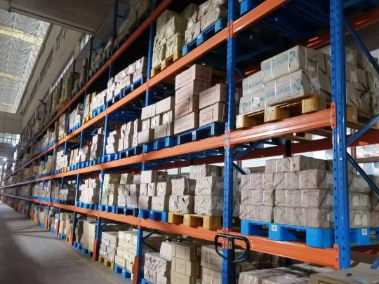 能上貨架能堆碼的塑料托盤是這樣的！