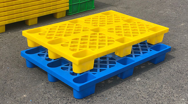 今天就來夸夸九腳塑料托盤廠家！